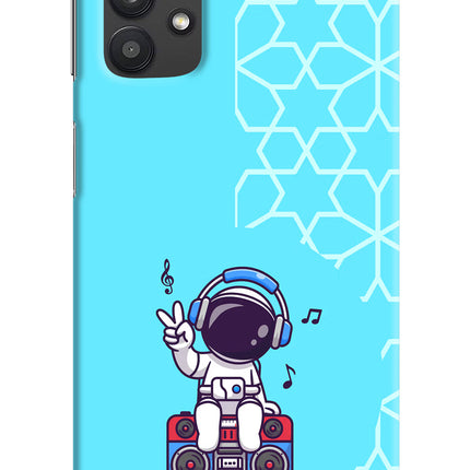 Cute Astronaut Chilling Samsung M32 5G Hard Case Back Cover by Casekaro