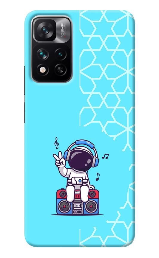 Cute Astronaut Chilling Mi 11i 5G/11i 5G Hypercharge Back Cover