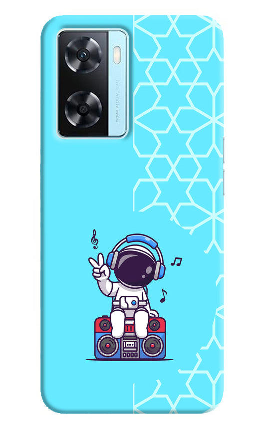 Cute Astronaut Chilling Oppo A77 2022 Back Cover
