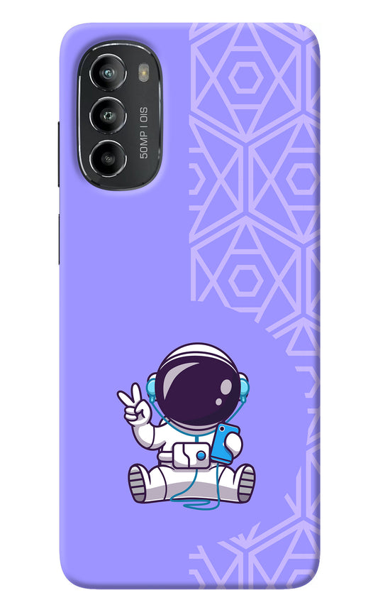 Cute Astronaut Chilling Moto G82 5G Back Cover