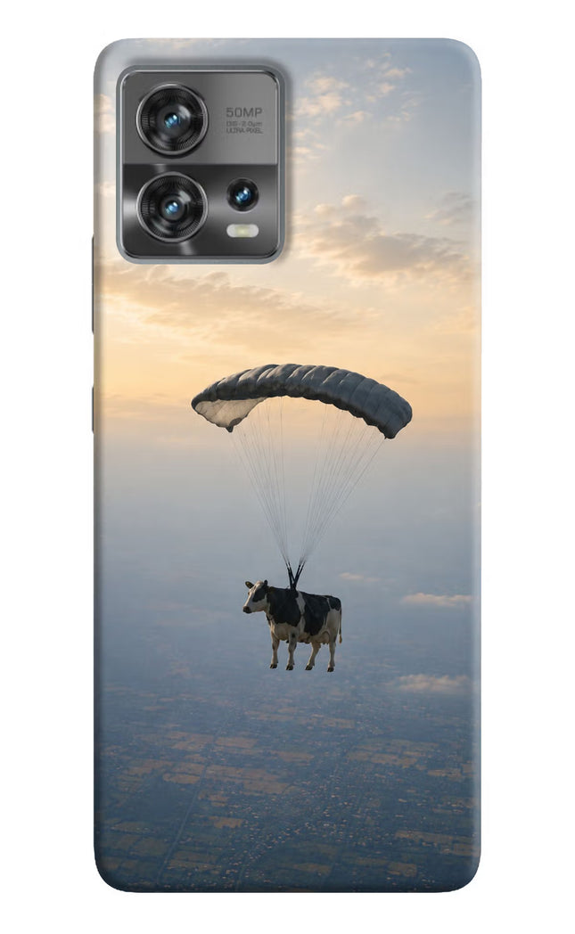 Skydiving Cow Moto Edge 30 Fusion Hard Case Back Cover by Casekaro