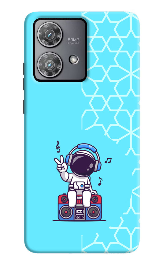 Cute Astronaut Chilling Moto Edge 40 Neo Hard Case Back Cover by Casekaro