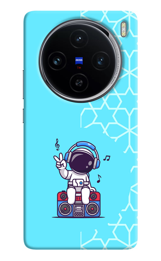 Cute Astronaut Chilling Vivo X100 Back Cover