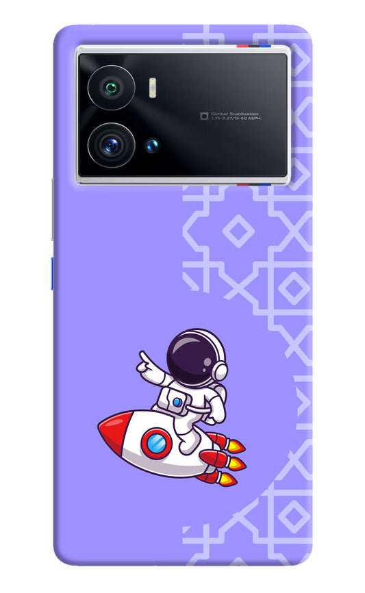 Cute Astronaut iQOO 9 Pro 5G Hard Case Back Cover by Casekaro