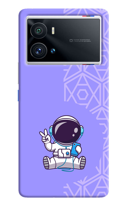 Cute Astronaut Chilling iQOO 9 Pro 5G Back Cover