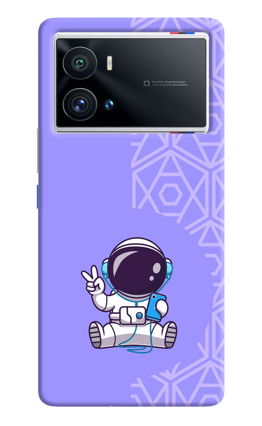 Cute Astronaut Chilling iQOO 9 Pro 5G Hard Case Back Cover by Casekaro