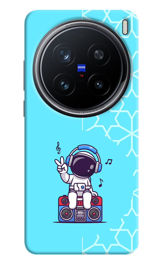Cute Astronaut Chilling Vivo X200 Pro 5G Hard Case Back Cover by Casekaro