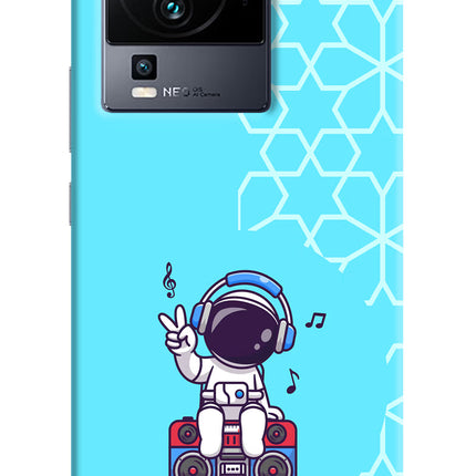 Cute Astronaut Chilling iQOO Neo 7 Hard Case Back Cover by Casekaro