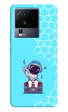 Cute Astronaut Chilling iQOO Neo 7 Hard Case Back Cover by Casekaro