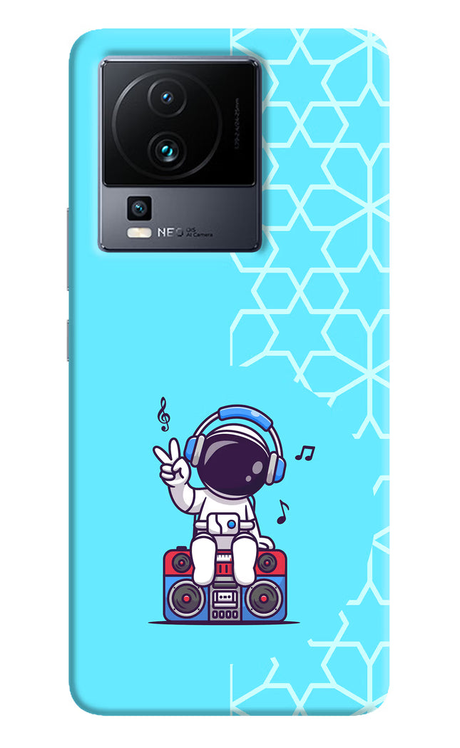 Cute Astronaut Chilling iQOO Neo 7 Hard Case Back Cover by Casekaro