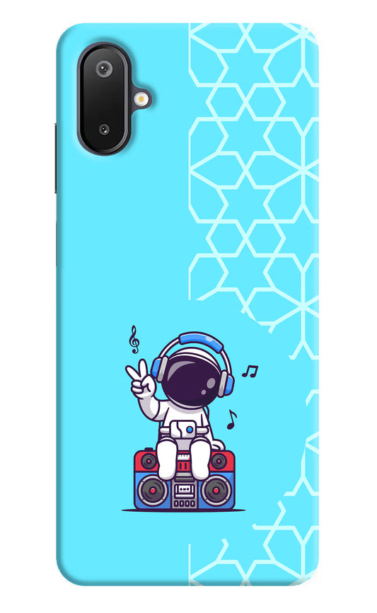 Cute Astronaut Chilling Samsung M06 5G Back Cover