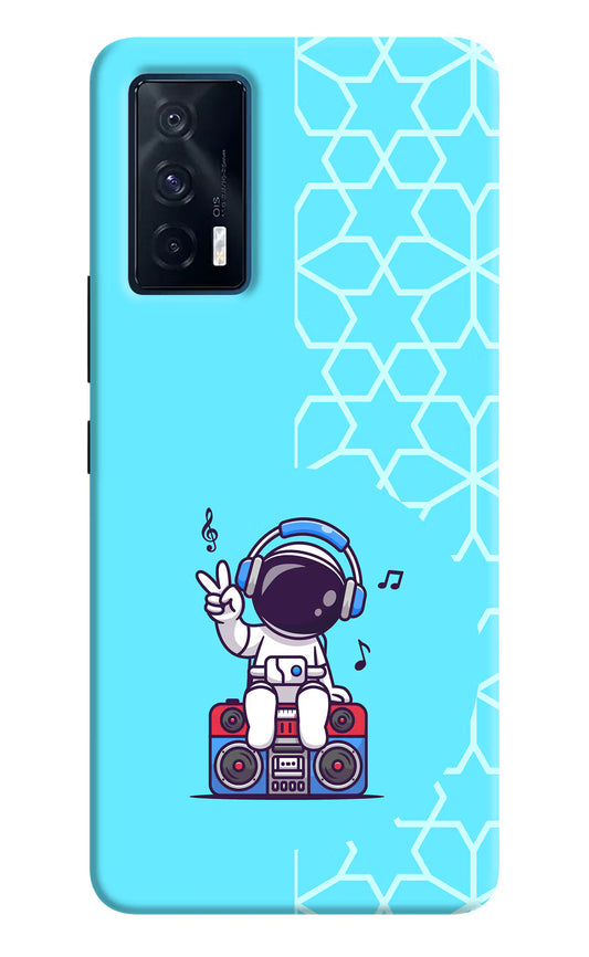 Cute Astronaut Chilling iQOO 7 5G Back Cover