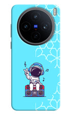 Cute Astronaut Chilling Vivo X200T Back Cover