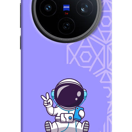 Cute Astronaut Chilling Vivo X200T Back Cover