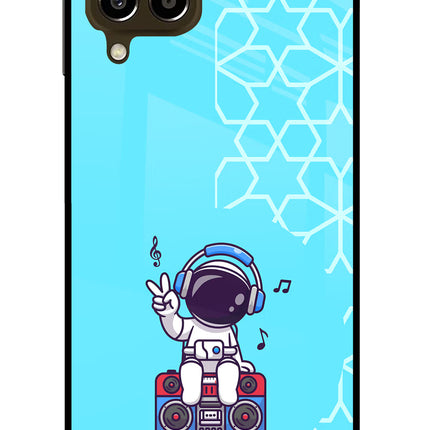 Cute Astronaut Chilling Samsung M33 5G Glass Case