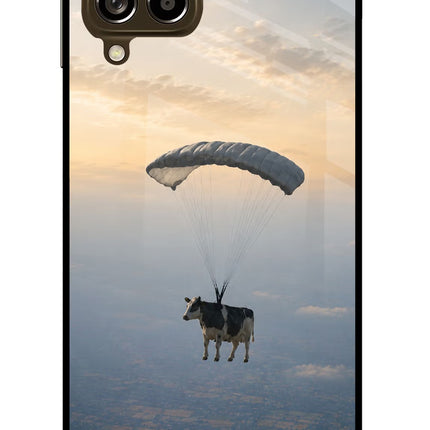 Skydiving Cow Samsung M53 5G Glass Case