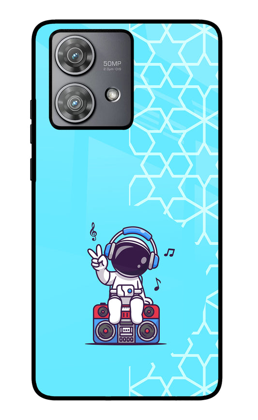 Cute Astronaut Chilling Moto Edge 40 Neo Glass Case