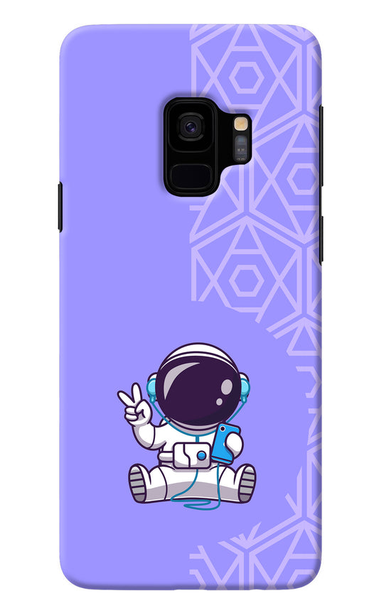 Cute Astronaut Chilling Samsung S9 Back Cover