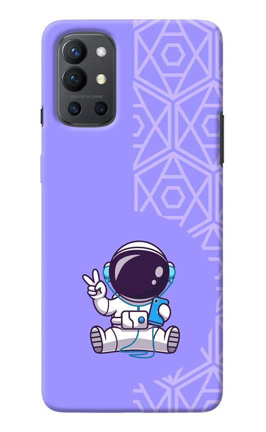 Cute Astronaut Chilling Oneplus 9R Back Cover