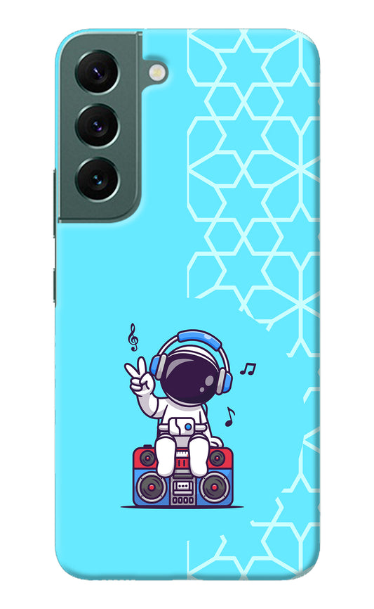 Cute Astronaut Chilling Samsung S22 Back Cover