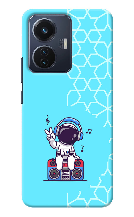 Cute Astronaut Chilling Vivo T1 44W Back Cover